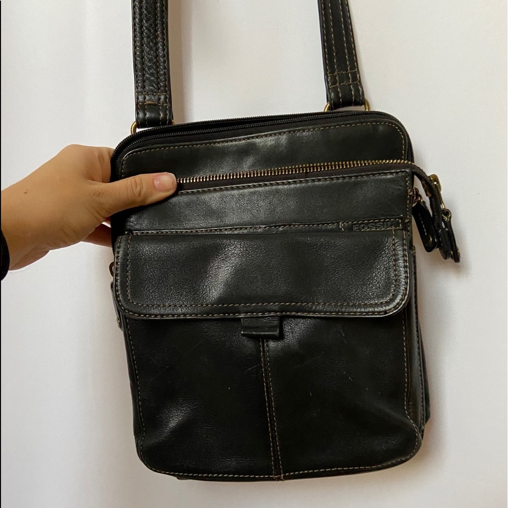Black fossil cross body bag